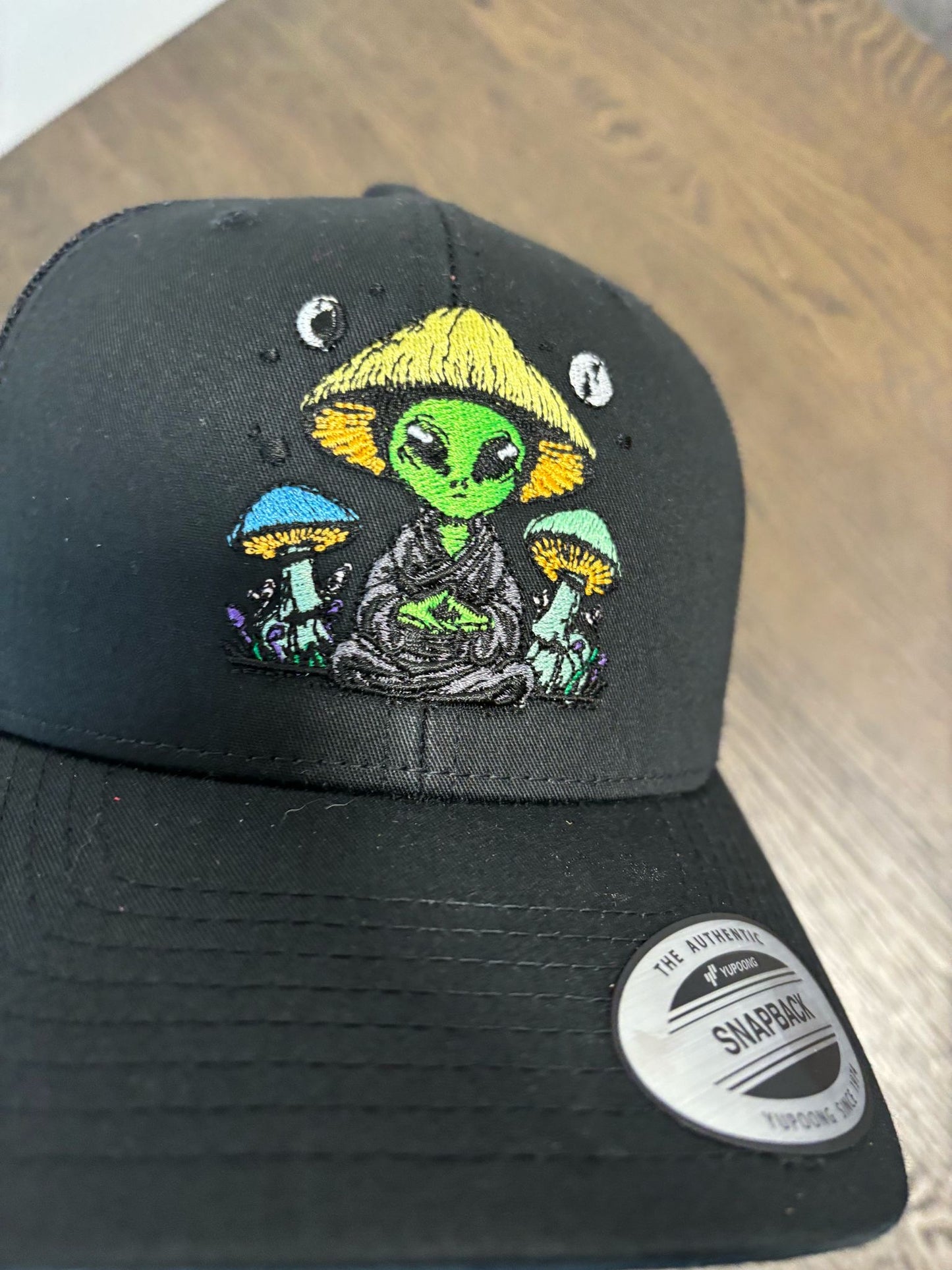 Black mushroom alien Flexfit SnapBack